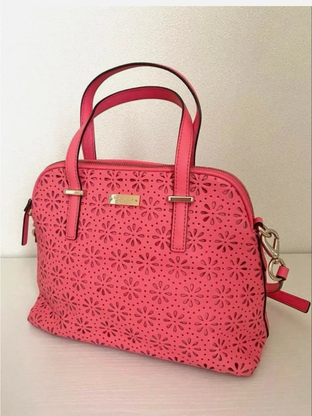 Kate Spade Coral  Cedar Street Perforated Leather “Maise” Floral Crossbody Bag❤️